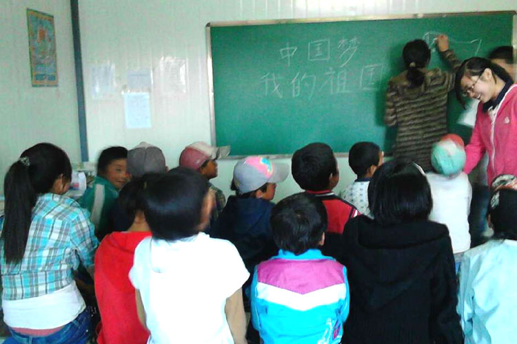 7��20�գ���ӿƼ���W(xu��)���t�ġ�֧���(du��)�c�ຣ���Ϲ��W(xu��)У֧�̻�ӡ����c���ӹ�Ԓ���Ї������ҵ��������������e�������ӂ��mȻ��o(j��)��С����(j��ng)�v����������Մ��������֣��s��Ȼ��μ���������