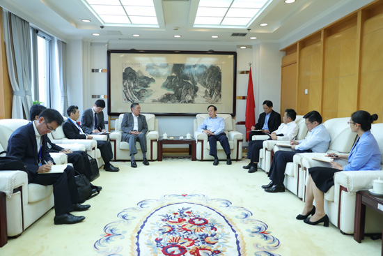李寶善社長(zhǎng)會(huì)見日本駐華大使橫井裕一行。（攝影：李國(guó)良）