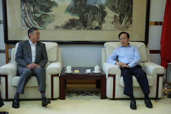 李寶善社長(zhǎng)會(huì)見日本駐華大使橫井裕。（攝影：李國(guó)良）