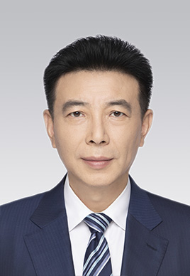 陳贄，男，漢族，1965年10月生，研究生學(xué)歷，中共黨員，現(xiàn)任人民日?qǐng)?bào)社編委委員、海外版編輯部總編輯。