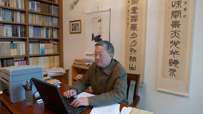 南京大學(xué)人文社會科學(xué)資深教授莫礪鋒。受訪者供圖