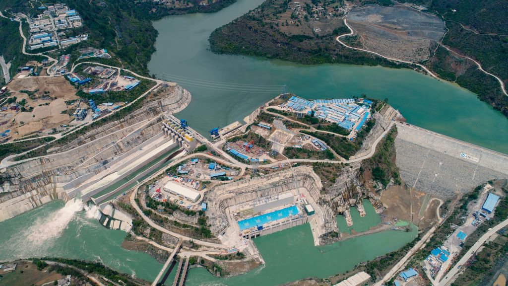 中巴經(jīng)濟(jì)走廊首個水電項目——巴基斯坦卡洛特水電站。（三峽集團(tuán)供圖）