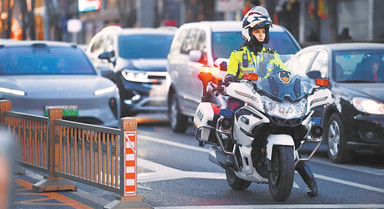 女警鐵騎“秒級(jí)響應(yīng)”守護(hù)中軸線(xiàn)