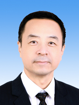 崔士鑫，男，漢族，1966年9月生，研究生學(xué)歷，中共黨員，現(xiàn)任人民日?qǐng)?bào)社副總編輯兼機(jī)關(guān)黨委書記。