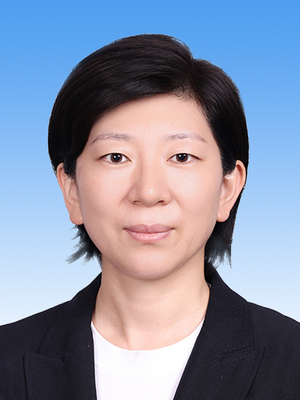 杜尚澤，女，漢族，1981年10月生，研究生學(xué)歷，中共黨員，現(xiàn)任人民日報(bào)社編委委員兼政治文化部主任、北京分社社長。